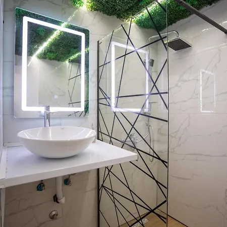 Cozy Sauna & Jacuzzi Apartment