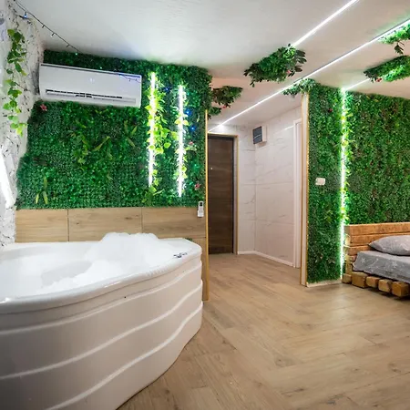Romantic With Jacuzzi & Sauna 1- Trebevic Near شقة *