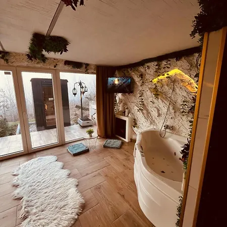 Апартаменты Romantic With Jacuzzi & Sauna 1- Trebevic Near